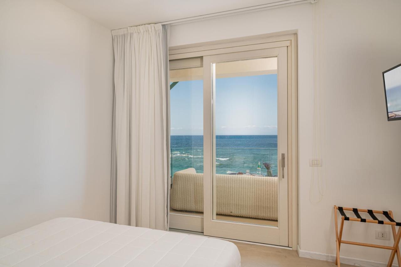 Camera Matrimoniale Deluxe con Balcone e Vista Mare